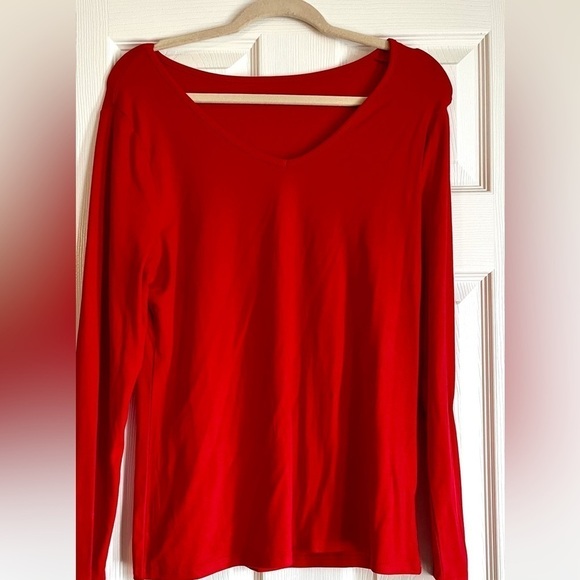 Unbranded Womens Brand new red Spandex top with long sleeves. Size M - Picture 1 of 2